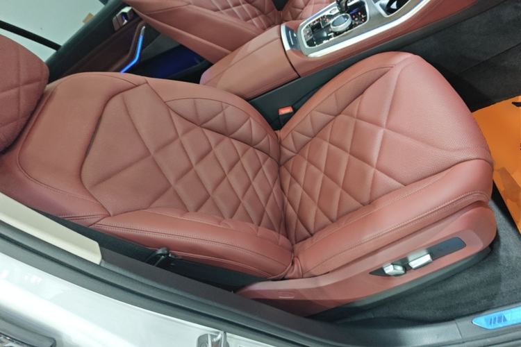 Used BMW X5 2022 Restyled xDrive 30Li Luxury Version M Sport Package Right Front Seat