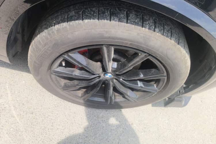 Used BMW X5 2022 Restyled xDrive 30Li Luxury Version M Sport Package Right Front Wheel Hub