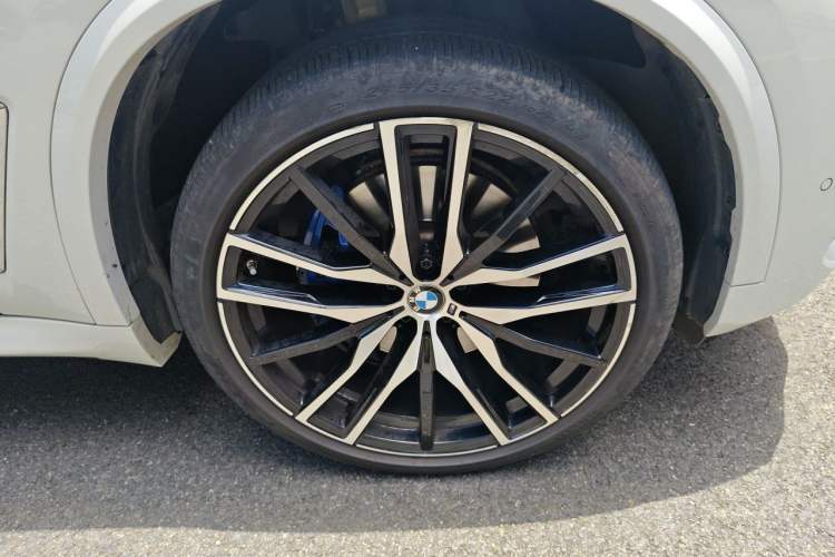 Used BMW X5 2022 xDrive 40Li M Sport Package Right Front Wheel Hub