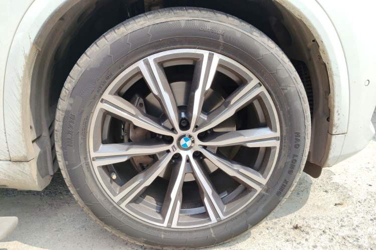 Used BMW X5 2022 xDrive40i M Sport Package Right Front Wheel Hub