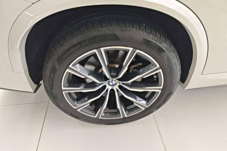 Used BMW X5 2022 Restyled xDrive 30Li M Sport Package Right Rear Wheel Hub