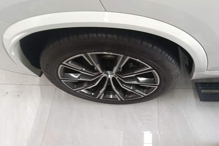 Used BMW X5 2022 Restyled xDrive 30Li Luxury Version M Sport Package Right Rear Wheel Hub