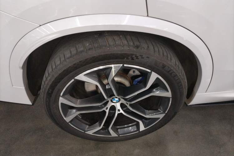 Used BMW X5 2022 xDrive 40Li Luxury Edition M Sport Package Right Rear Wheel Hub