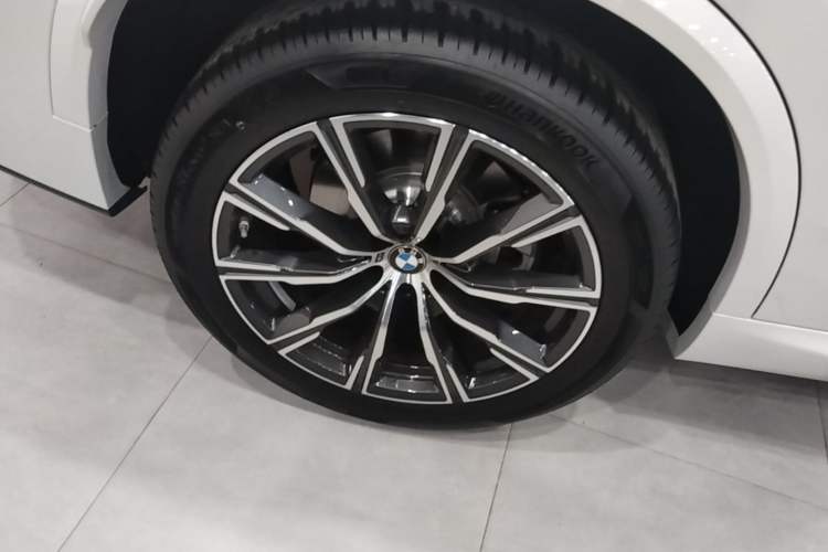 Used BMW X5 2022 Restyled xDrive 30Li M Sport Package Right Rear Wheel Hub