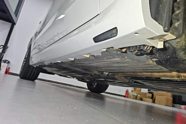 Used BMW X5 2022 Restyled xDrive 30Li Luxury Version M Sport Package Right Side Sill