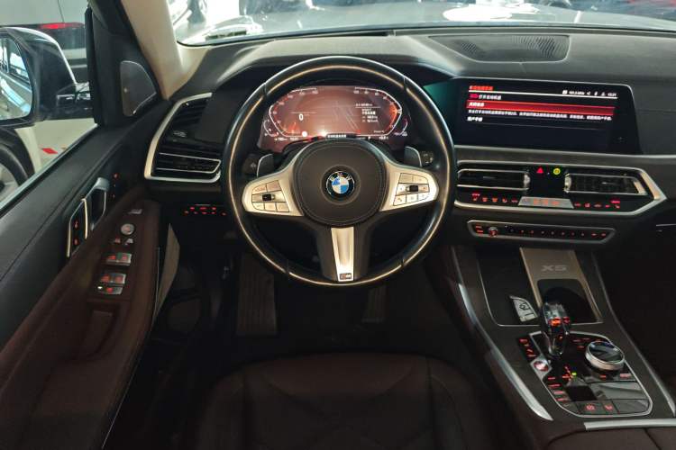Used BMW X5 2022 Restyled xDrive 30Li Luxury Version M Sport Package Steering Wheel