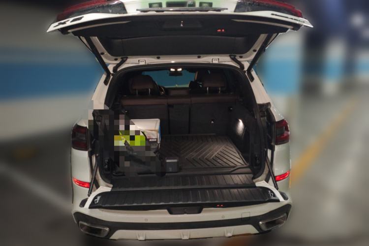 Used BMW X5 2022 Restyled xDrive 40Li Luxury Edition M Sport Package Trunk