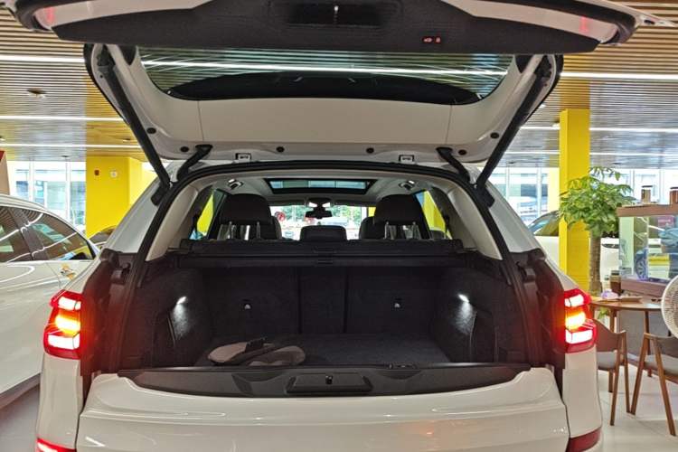 Used BMW X5 2022 Restyled xDrive 30Li M Sport Package Trunk
