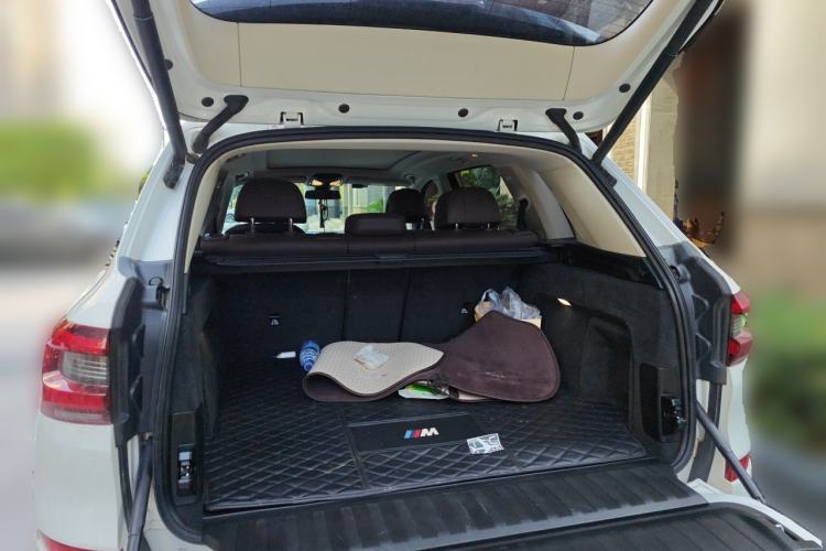 Used BMW X5 2022 xDrive 30Li Luxury M Sport Package Trunk