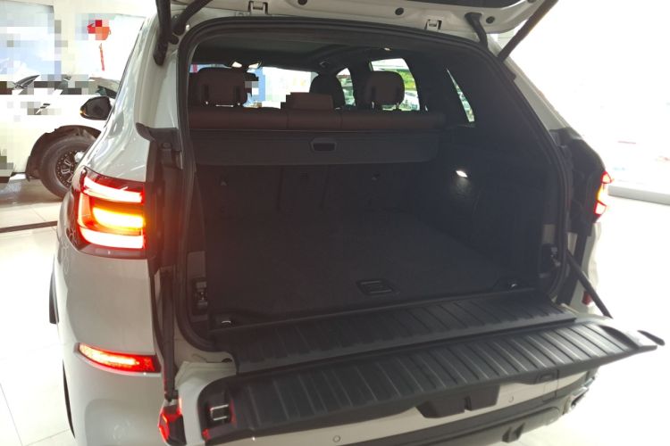 Used BMW X5 2022 xDrive40i M Sport Package Trunk