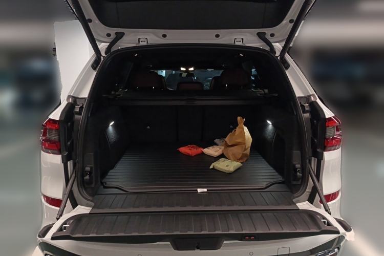 Used BMW X5 2022 Restyled xDrive 40Li Luxury Edition M Sport Package Trunk