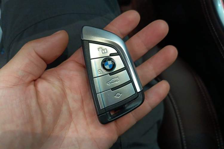 Used BMW X5 2022 Restyled xDrive 40Li Luxury Edition M Sport Package Vehicle Key