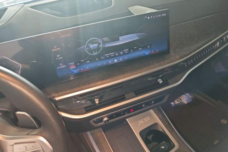 Used BMW X5 2023 xDrive 30Li Luxury M Sport Night Edition Package Audio And AC Panel