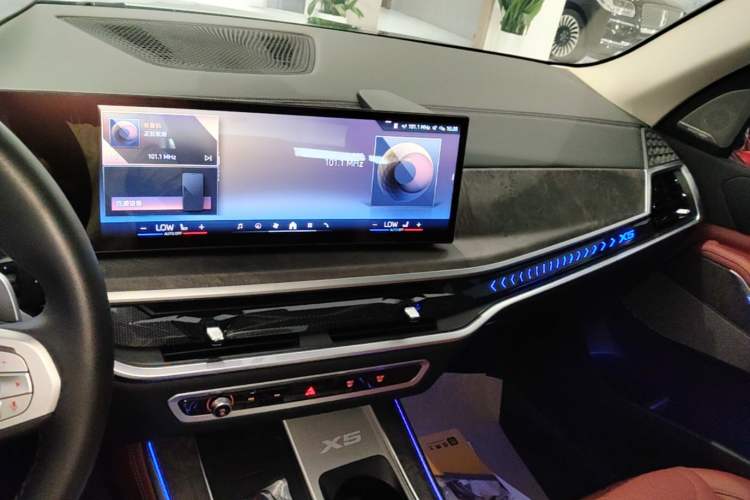 Used BMW X5 2023 xDrive 30Li Luxury M Sport Night Edition Package Audio And AC Panel