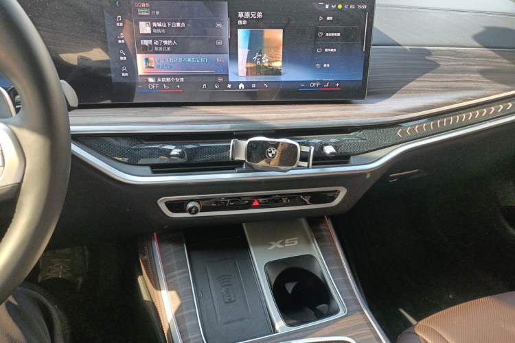 Used BMW X5 2023 xDrive 40Li M Sport Package Audio And AC Panel