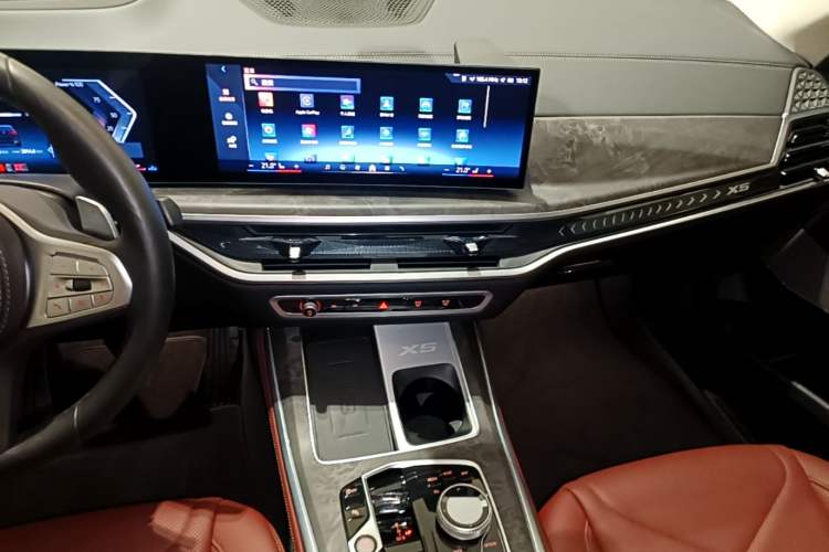 Used BMW X5 2023 xDrive 30Li Luxury M Sport Night Edition Package Audio And AC Panel