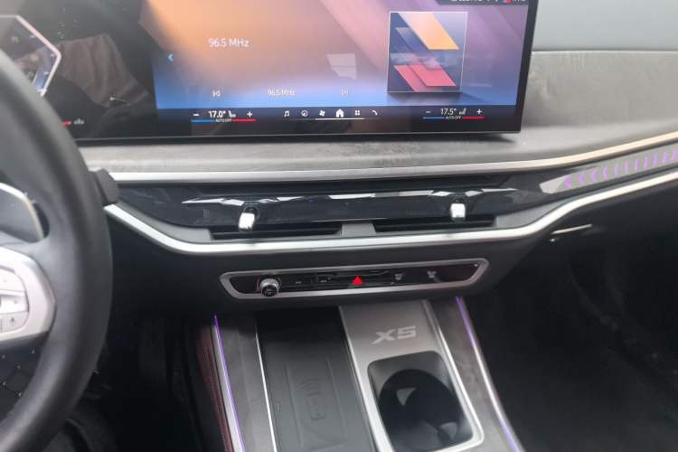 Used BMW X5 2023 xDrive 30Li Luxury M Sport Package Audio And AC Panel
