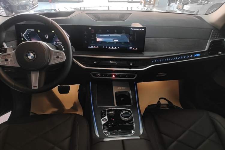 Used BMW X5 2023 xDrive 30Li Luxury M Sport Night Edition Package Audio And AC Panel