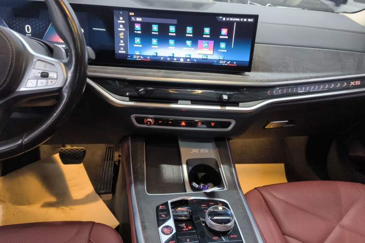 Used BMW X5 2023 xDrive 30Li Luxury M Sport Night Edition Package Audio And AC Panel