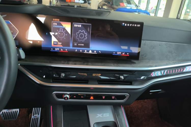 Used BMW X5 2023 xDrive 30Li Luxury M Sport Night Edition Package Audio And AC Panel