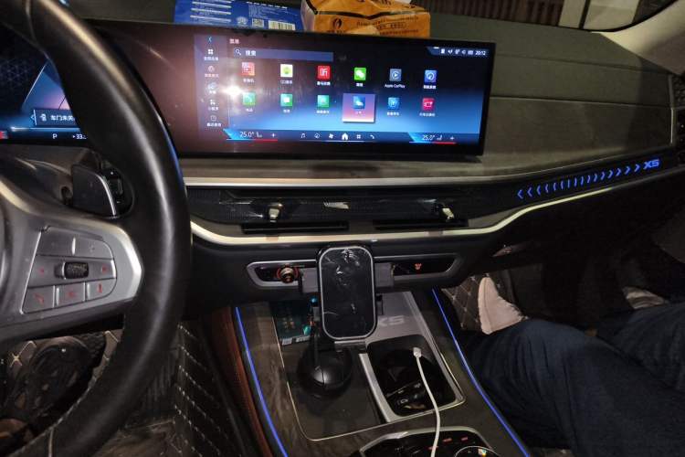 Used BMW X5 2023 xDrive 30Li Luxury M Sport Package Audio And AC Panel
