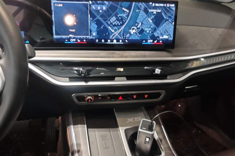 Used BMW X5 2023 xDrive 30Li Luxury M Sport Package Audio And AC Panel