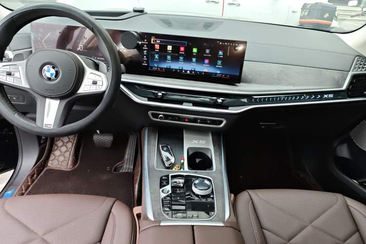 Used BMW X5 2023 xDrive 30Li Luxury M Sport Night Edition Package Audio And AC Panel