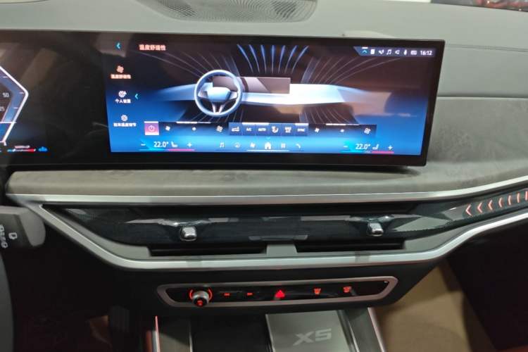 Used BMW X5 2023 xDrive 30Li Luxury M Sport Night Edition Package Audio And AC Panel
