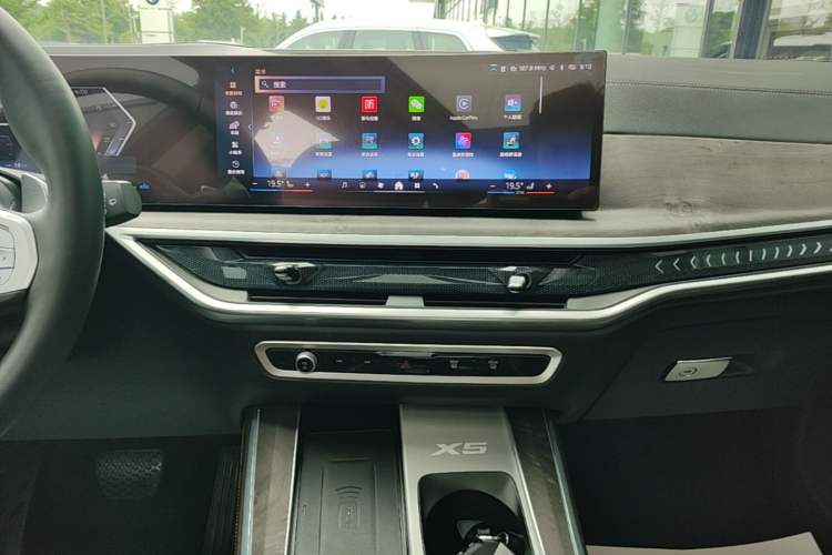 Used BMW X5 2023 xDrive 30Li Luxury M Sport Night Edition Package Audio And AC Panel