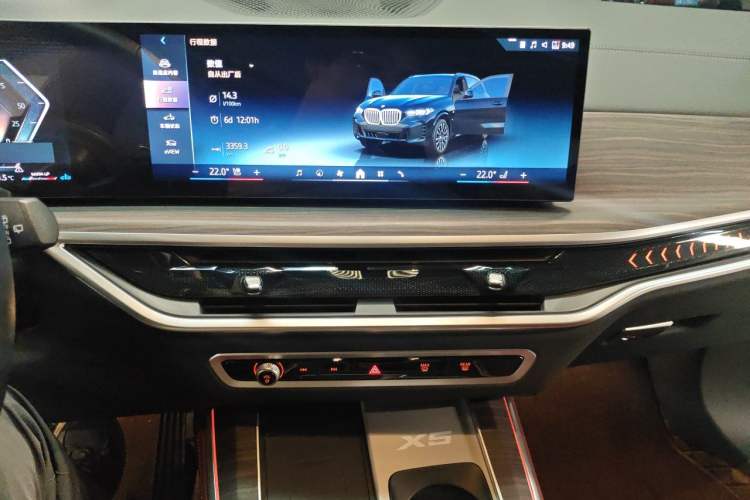 Used BMW X5 2023 xDrive 40Li Luxury Edition M Sport Night Vision Package Audio And AC Panel