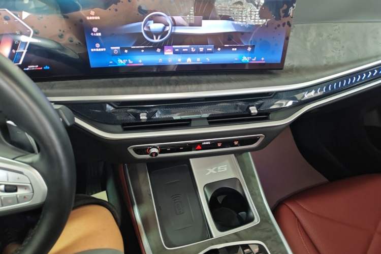 Used BMW X5 2023 xDrive 30Li Luxury M Sport Night Edition Package Audio And AC Panel