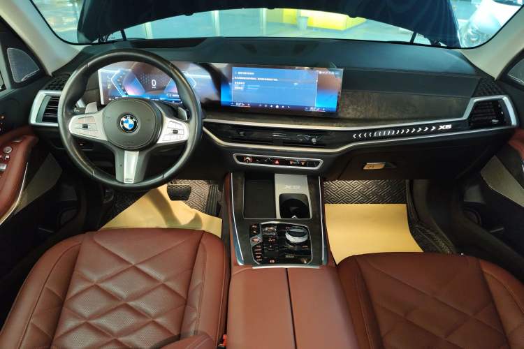 Used BMW X5 2023 xDrive 30Li Luxury M Sport Night Edition Package Audio And AC Panel