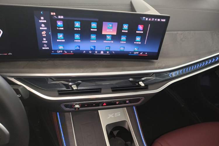 Used BMW X5 2023 xDrive 30Li Luxury M Sport Package Audio And AC Panel
