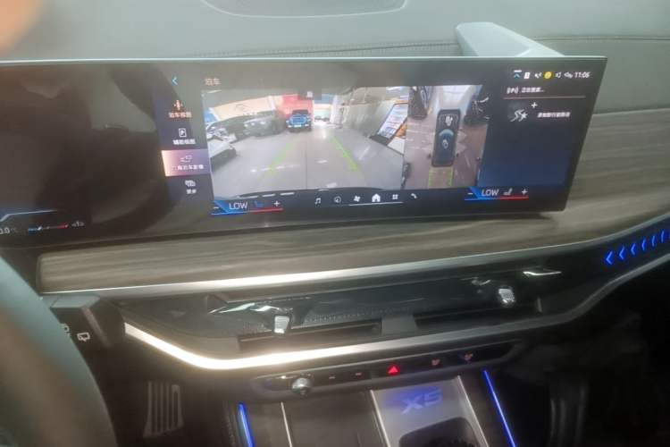 Used BMW X5 2023 xDrive 40Li M Sport Night Edition Package Audio And AC Panel