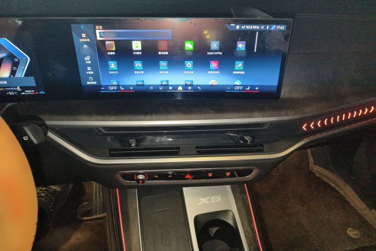 Used BMW X5 2023 xDrive 30Li Luxury M Sport Package Audio And AC Panel