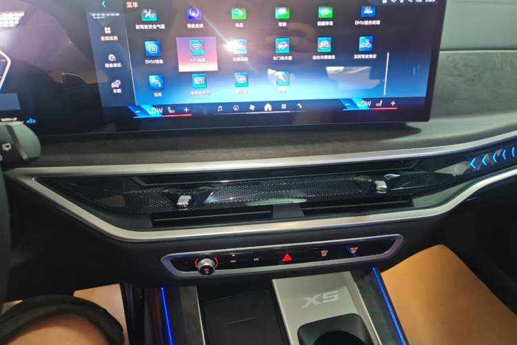 Used BMW X5 2023 xDrive 30Li Luxury M Sport Night Edition Package Audio And AC Panel
