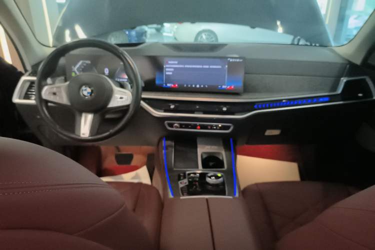 Used BMW X5 2023 xDrive 30Li Luxury M Sport Night Edition Package Audio And AC Panel