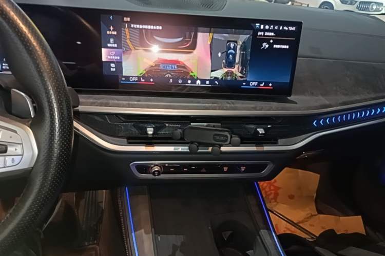Used BMW X5 2023 xDrive 30Li Luxury M Sport Night Edition Package Audio And AC Panel