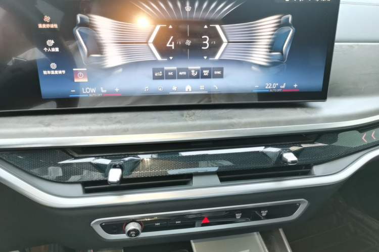 Used BMW X5 2023 xDrive 30Li Luxury M Sport Package Audio And AC Panel
