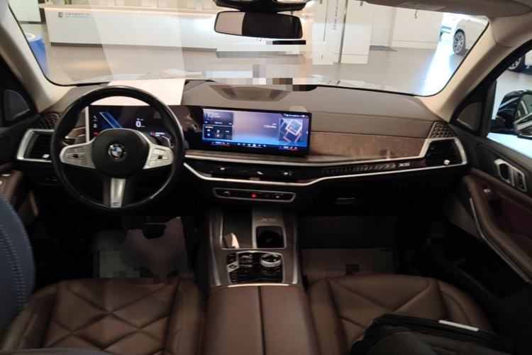 Used BMW X5 2023 xDrive 30Li Luxury M Sport Package Center Console