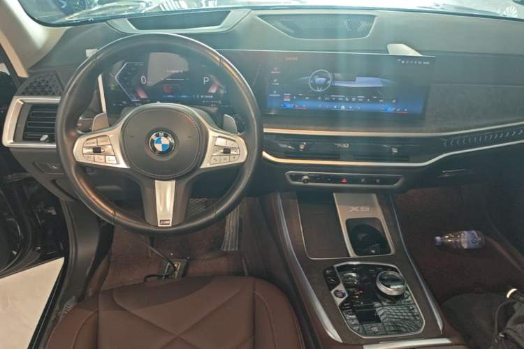 Used BMW X5 2023 xDrive 30Li Luxury M Sport Night Edition Package Center Console