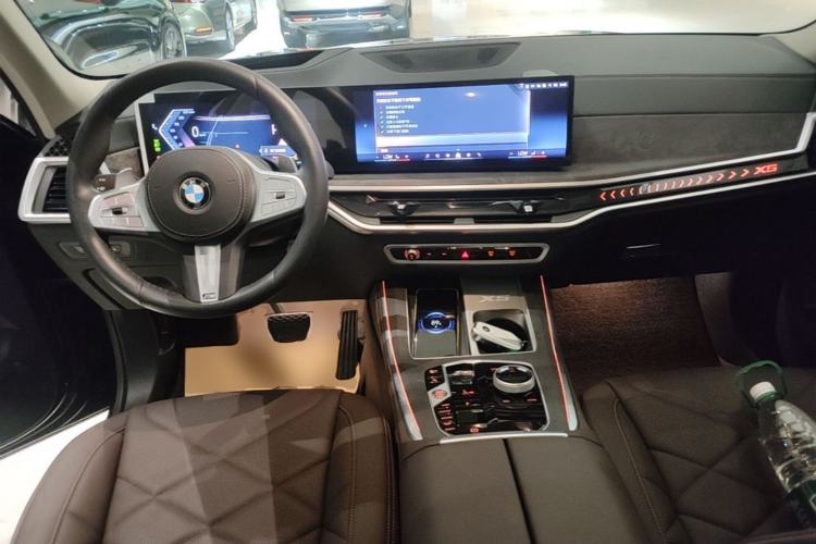 Used BMW X5 2023 xDrive 30Li Luxury M Sport Night Edition Package Center Console