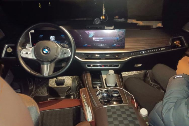 Used BMW X5 2023 xDrive 40Li M Sport Night Edition Package Center Console