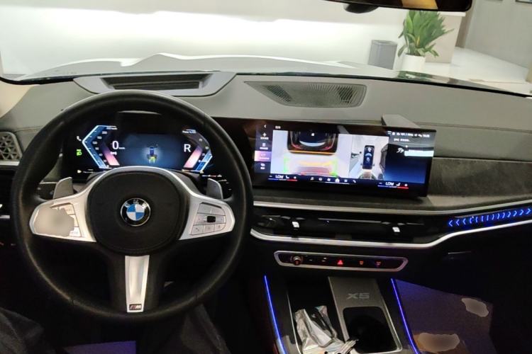 Used BMW X5 2023 xDrive 30Li Luxury M Sport Night Edition Package Center Console