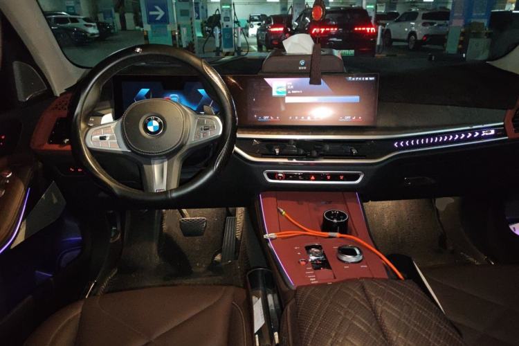 Used BMW X5 2023 xDrive 30Li Luxury M Sport Night Edition Package Center Console