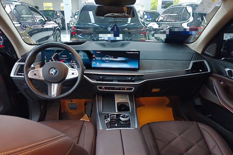 Used BMW X5 2023 xDrive 30Li Luxury M Sport Night Edition Package Center Console