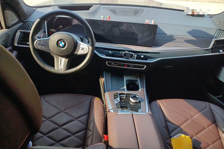 Used BMW X5 2023 xDrive 40Li M Sport Package Center Console