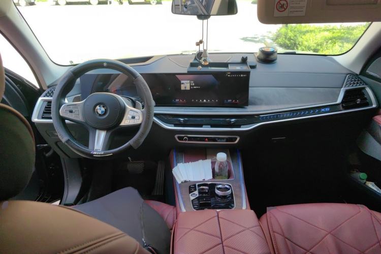 Used BMW X5 2023 xDrive 30Li Luxury M Sport Night Edition Package Center Console