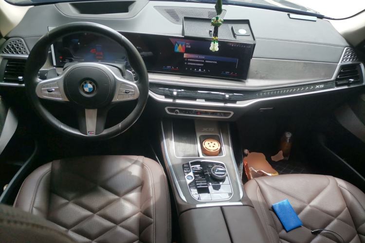 Used BMW X5 2023 xDrive 30Li Luxury M Sport Package Center Console