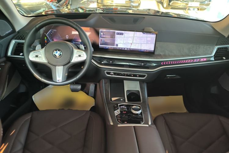 Used BMW X5 2023 xDrive 30Li Luxury M Sport Night Edition Package Center Console